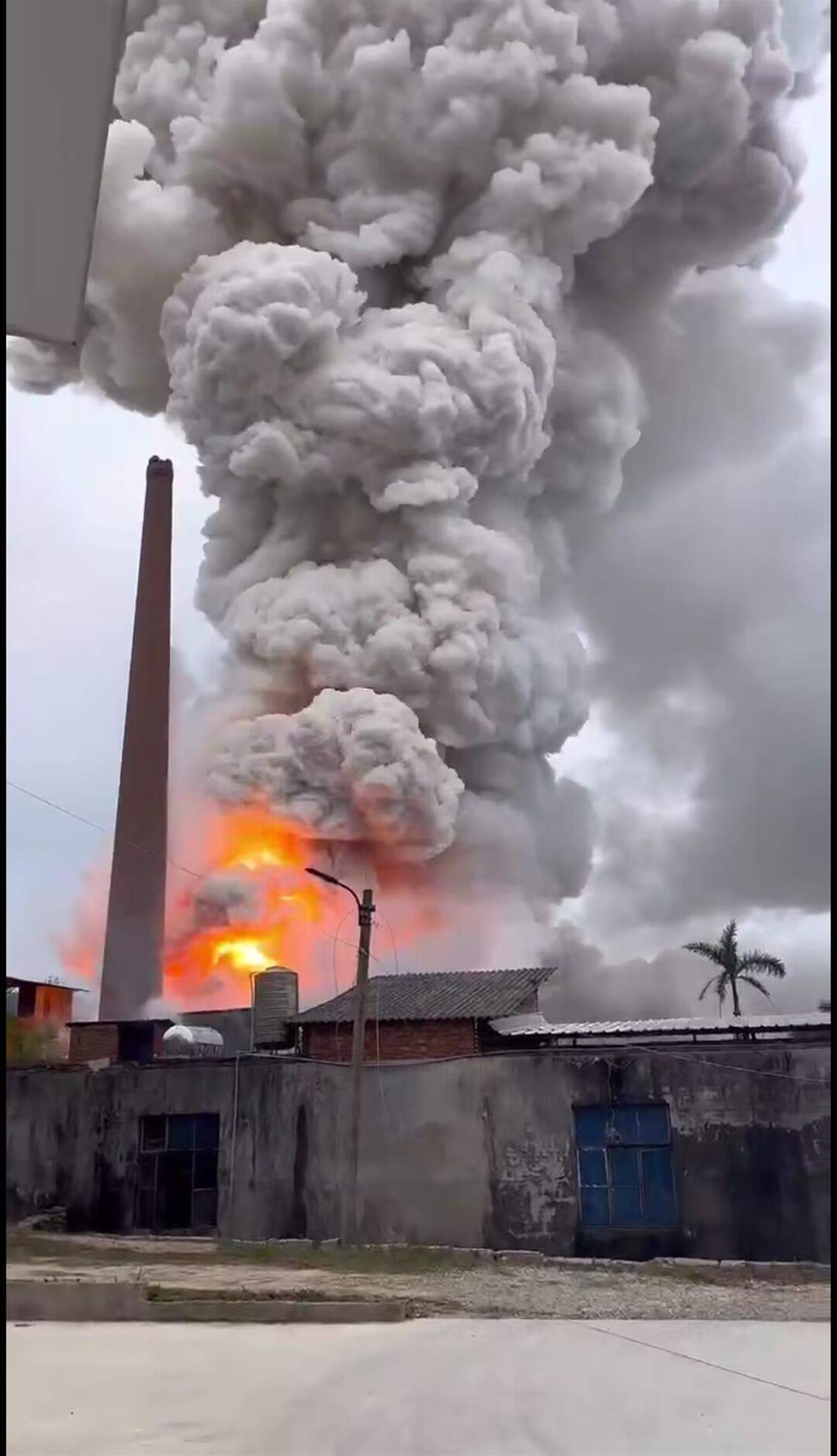 福建南安一煤炭加工厂发生爆燃-安全生产消息网